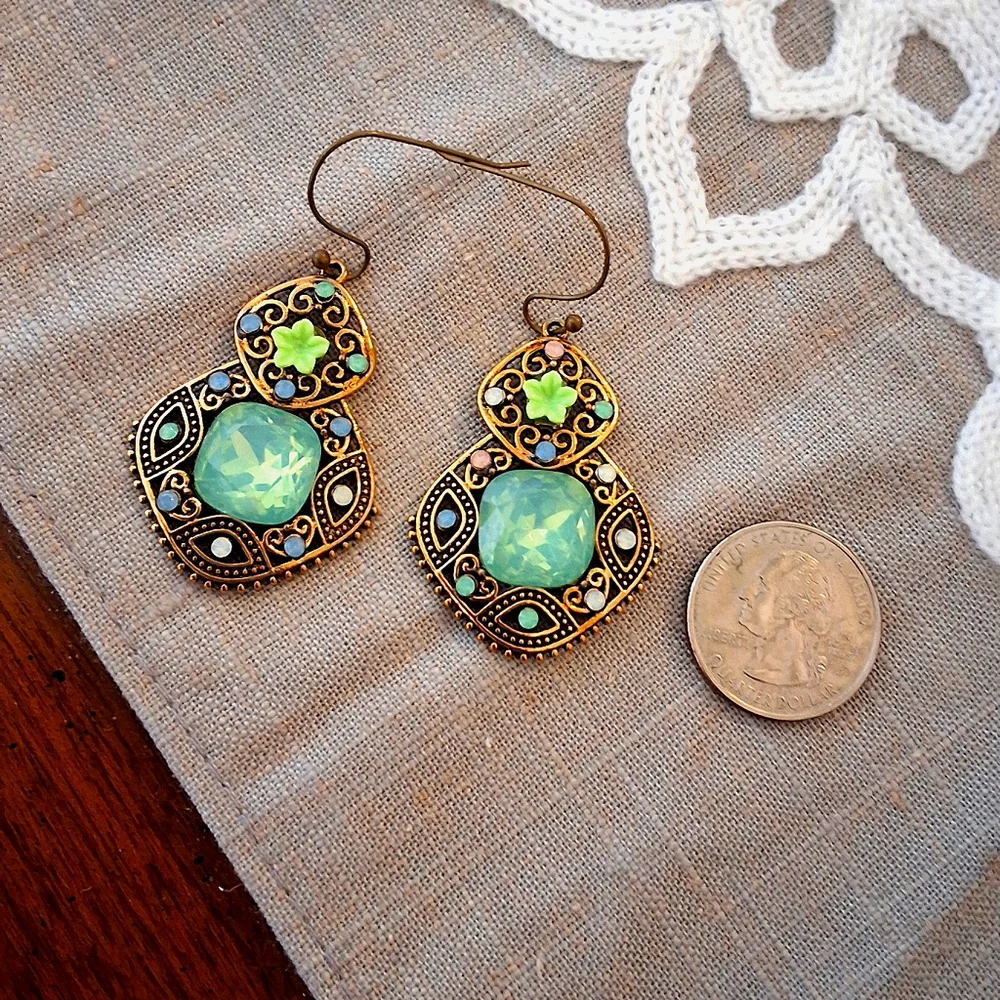 💥SALE💥NEW Flower Jeweled Green Gold Bohemian Dangle Earrings - Picture 2 of 5